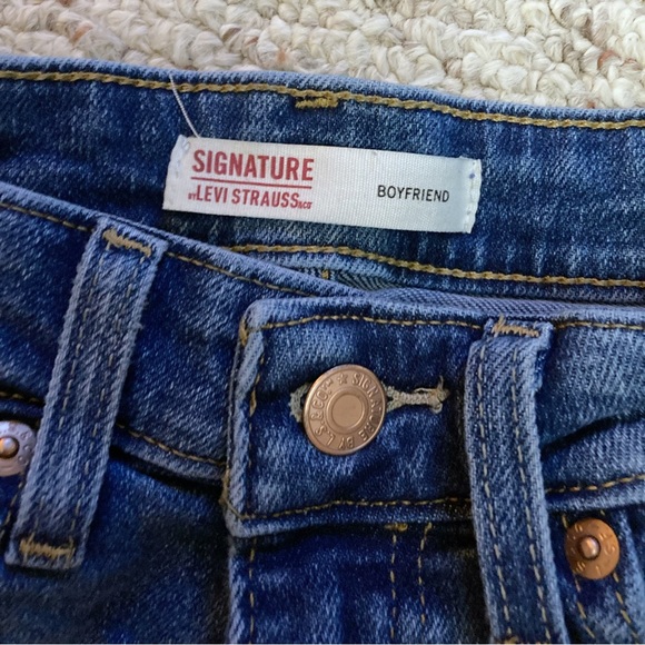 Women’s Signature Levi’s Cuffed Boyfriend Denim Jeans, Size 6, EUC - Picture 2 of 8